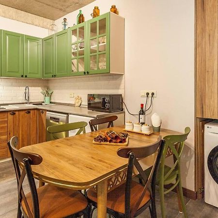 Veli Group Apartment Near White Bridge ° Kutaisi Exteriör bild