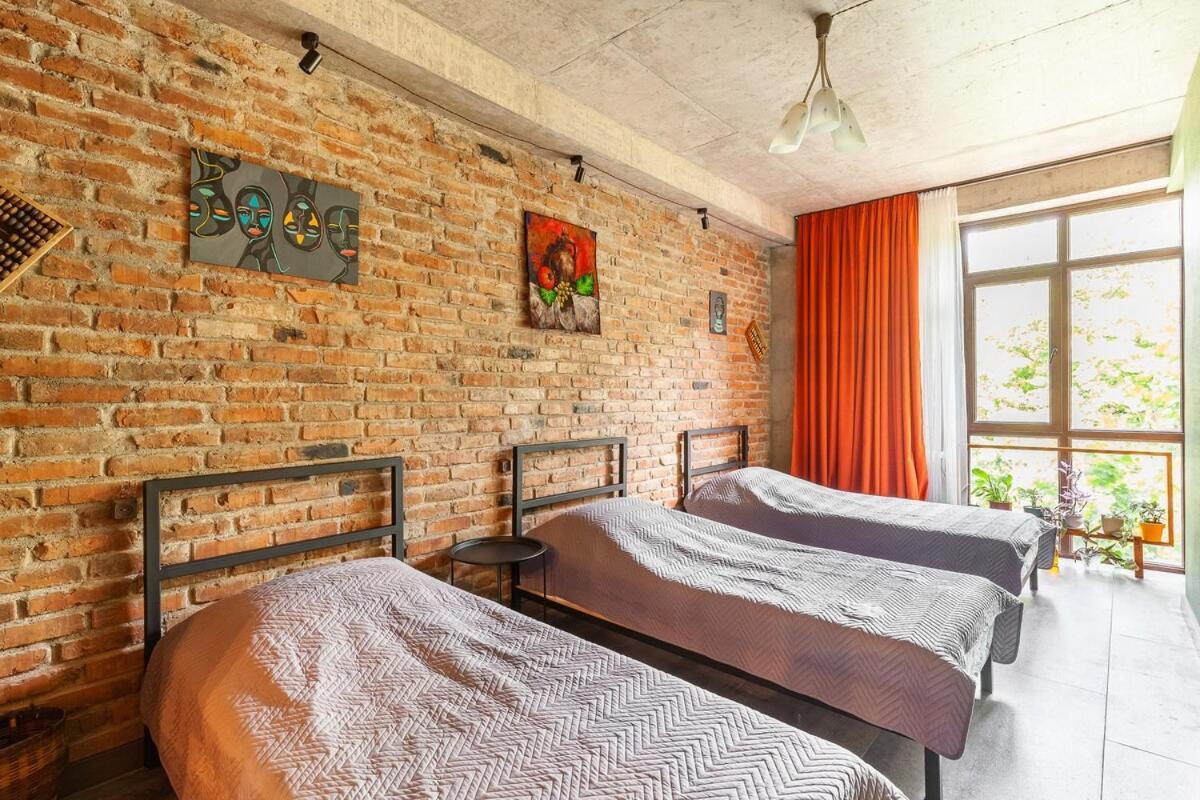 Veli Group Apartment Near White Bridge ° Kutaisi Exteriör bild