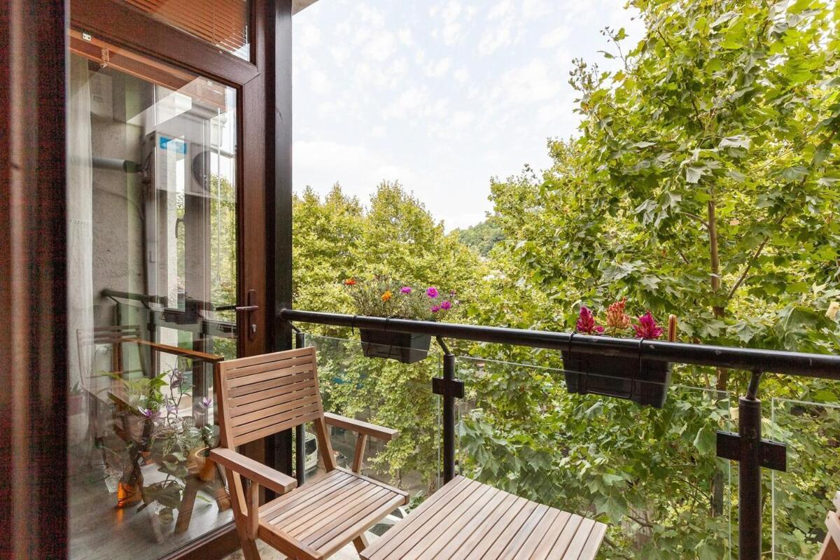 Veli Group Apartment Near White Bridge ° Kutaisi Exteriör bild