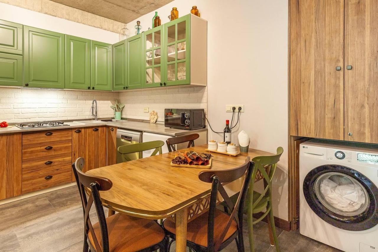 Veli Group Apartment Near White Bridge ° Kutaisi Exteriör bild