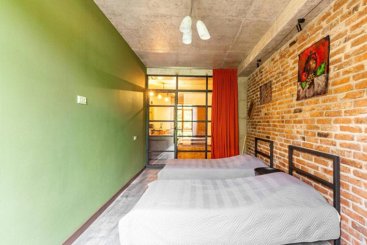 Veli Group Apartment Near White Bridge ° Kutaisi Exteriör bild