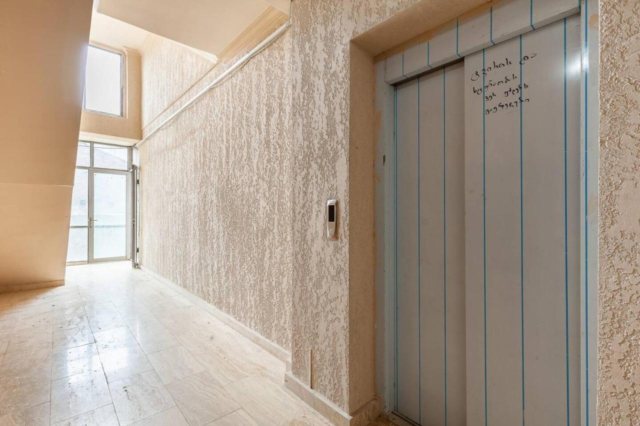 Veli Group Apartment Near White Bridge ° Kutaisi Exteriör bild