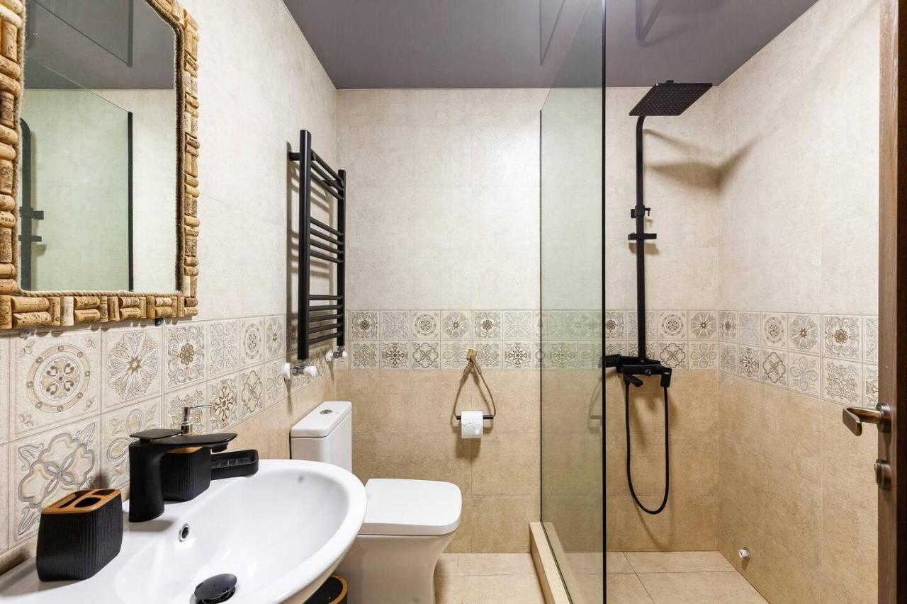 Veli Group Apartment Near White Bridge ° Kutaisi Exteriör bild
