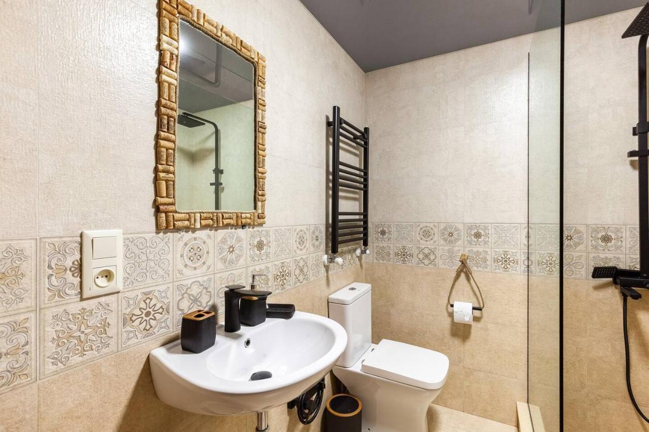 Veli Group Apartment Near White Bridge ° Kutaisi Exteriör bild