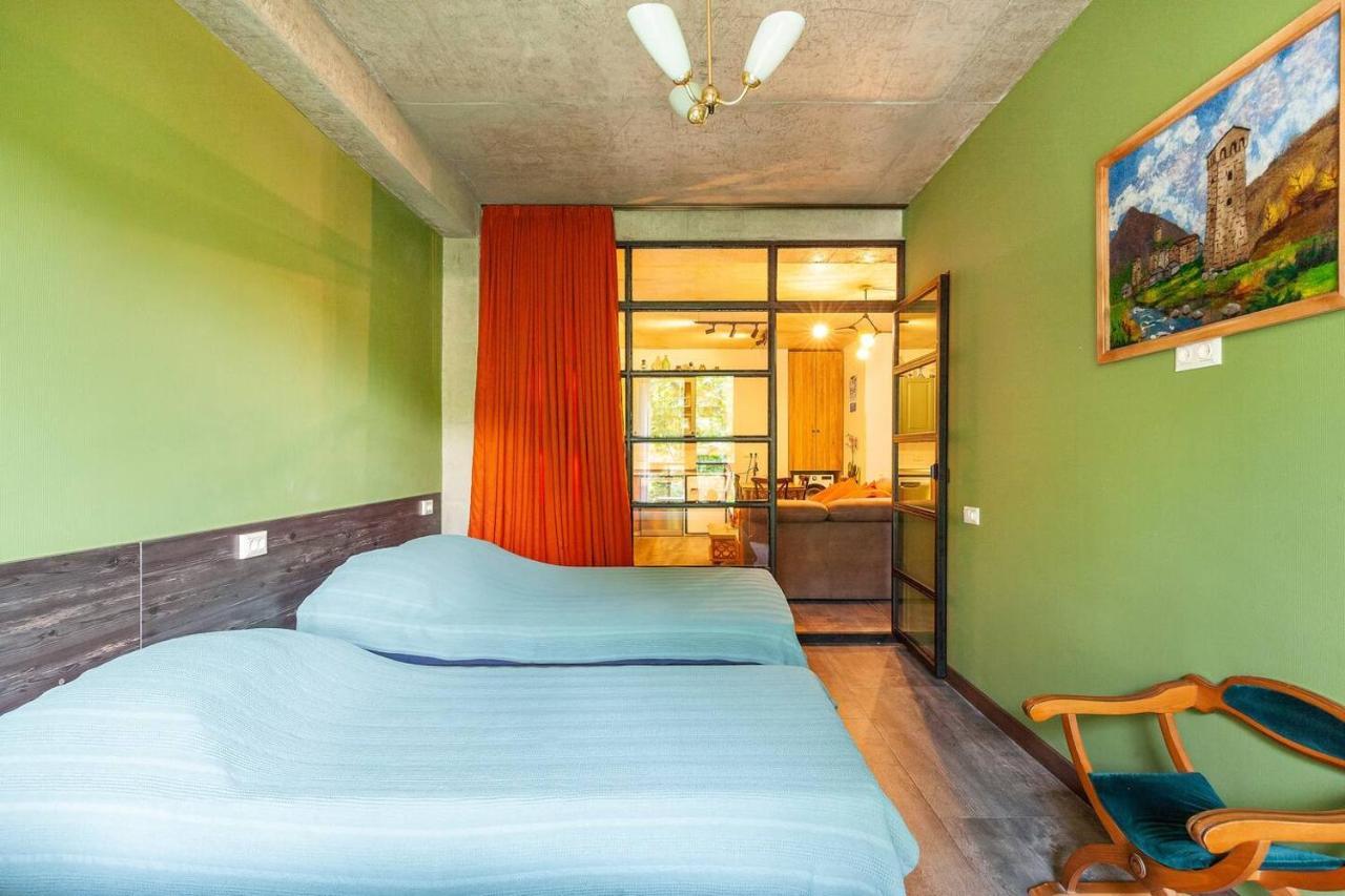 Veli Group Apartment Near White Bridge ° Kutaisi Exteriör bild